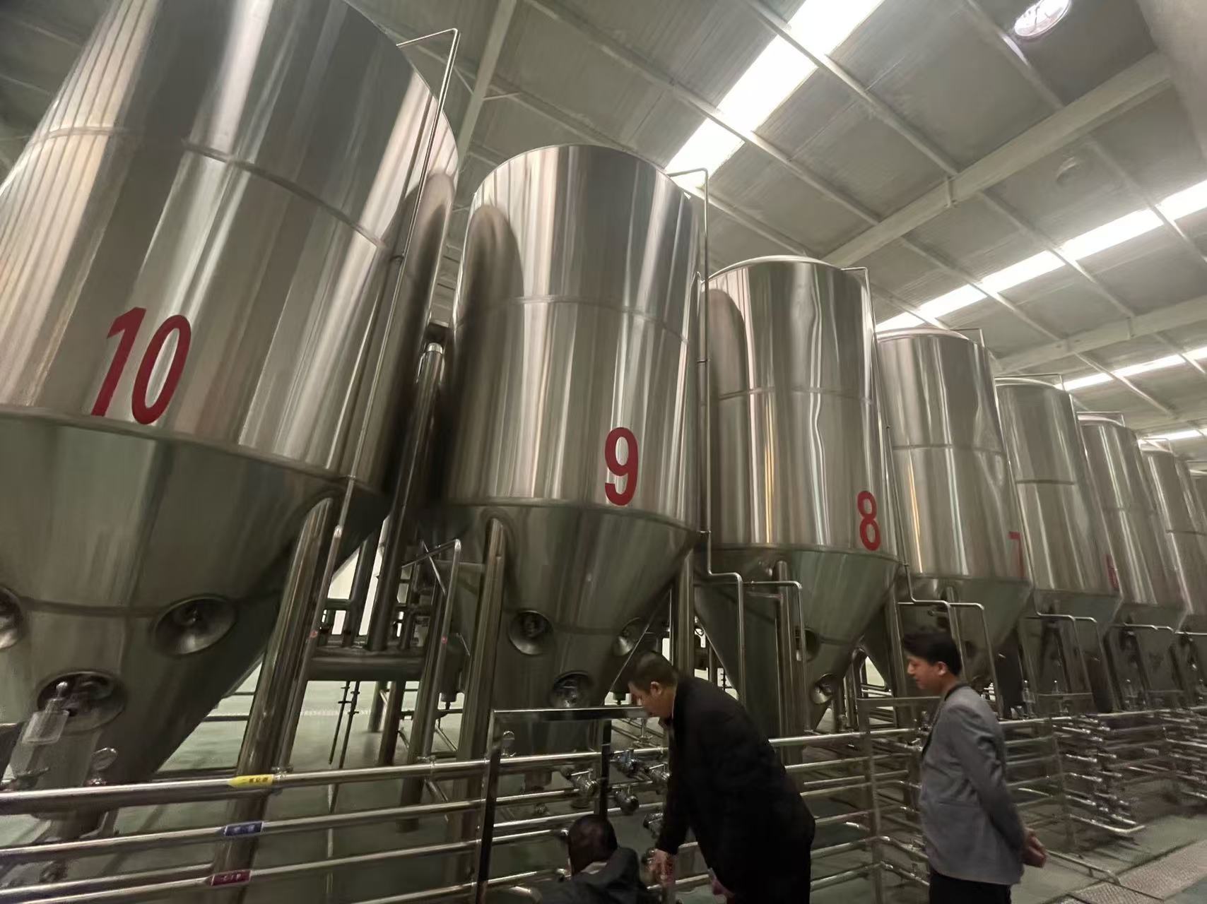 兴县精酿啤酒设备厂—平面布置、设备设计、制造、调试、培训等一条龙服务